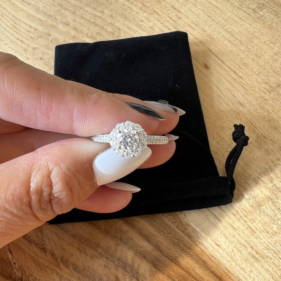 Moissanite Flower Halo Ring – 0.50 CTW, VVS1 D Color – 925 Silver size 7 - Picture 3 of 8
